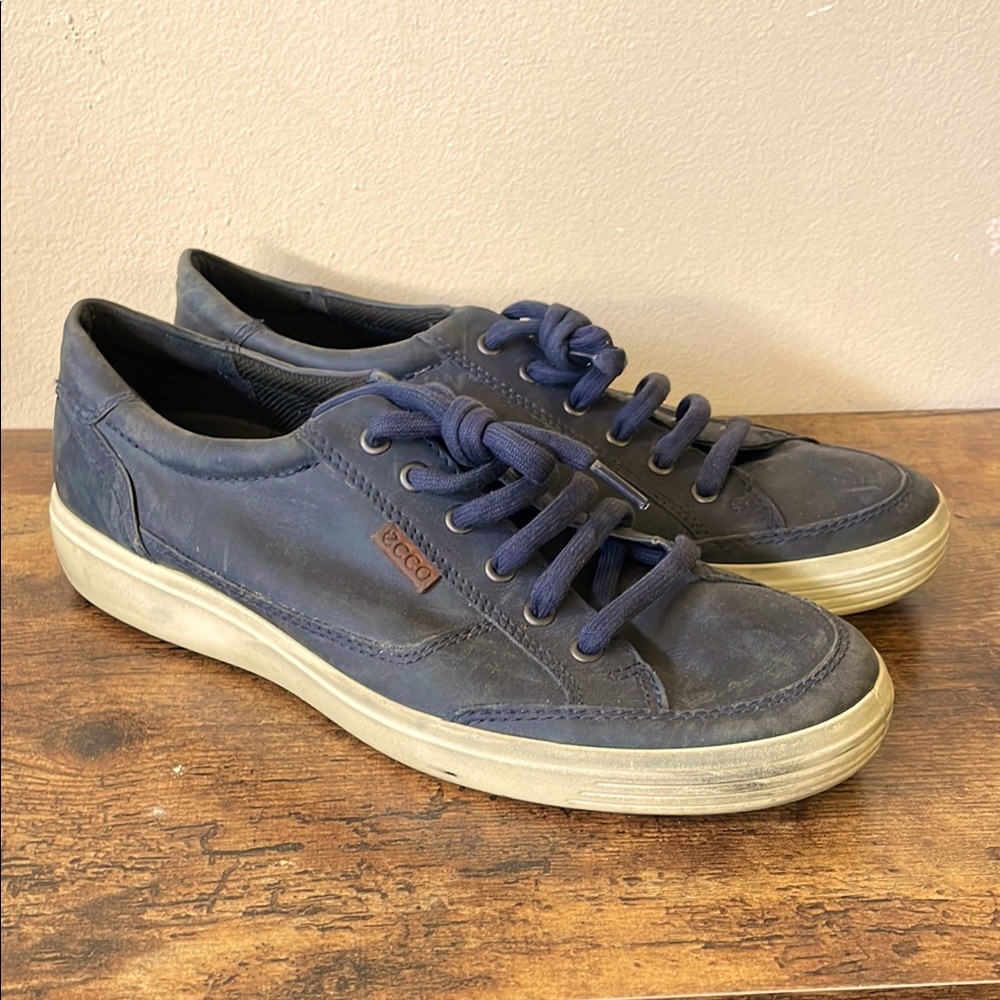 Ecco men’s navy blue sneakers